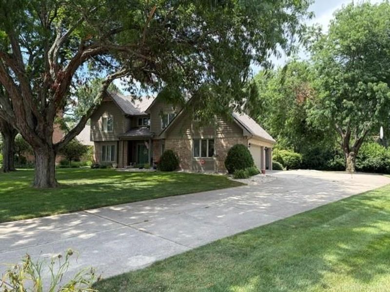 2045 Canterbury Court, Troy, OH 45373 Photo 2