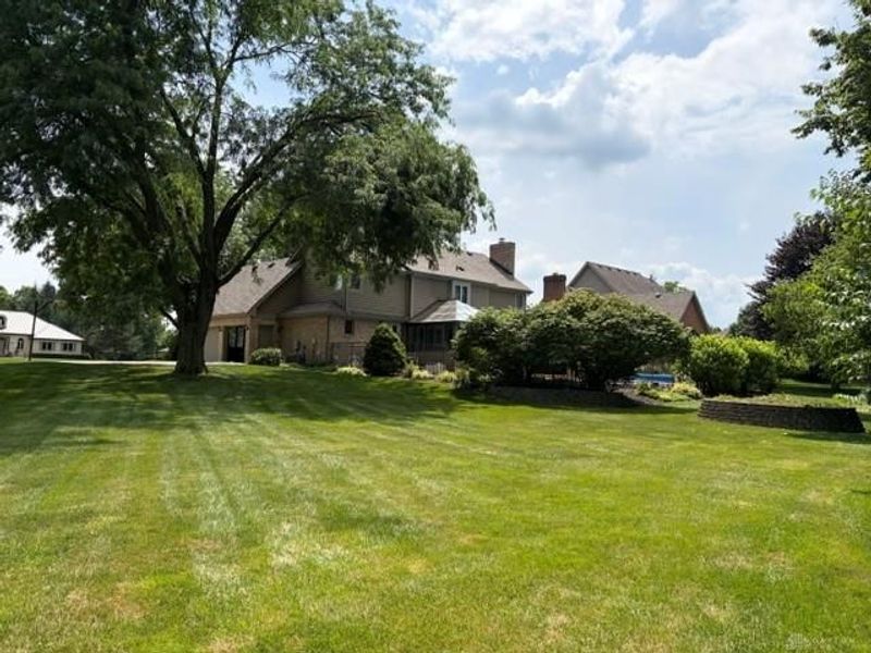 2045 Canterbury Court, Troy, OH 45373 Photo 3