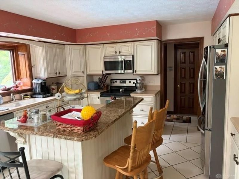 2045 Canterbury Court, Troy, OH 45373 Photo 7