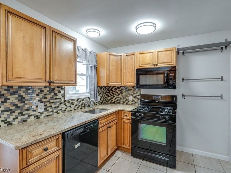 30000 Elgin Road, Wickliffe, OH 44092 Photo 3