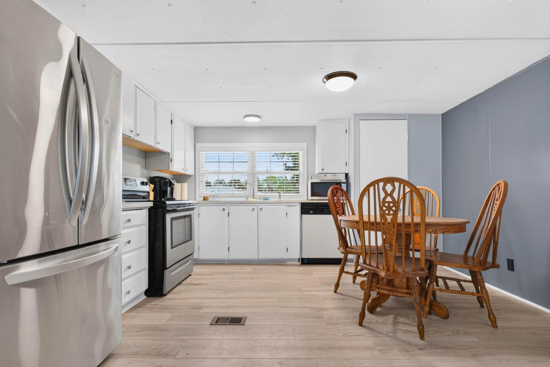 1511 Tanglewood Ave  Photo 6