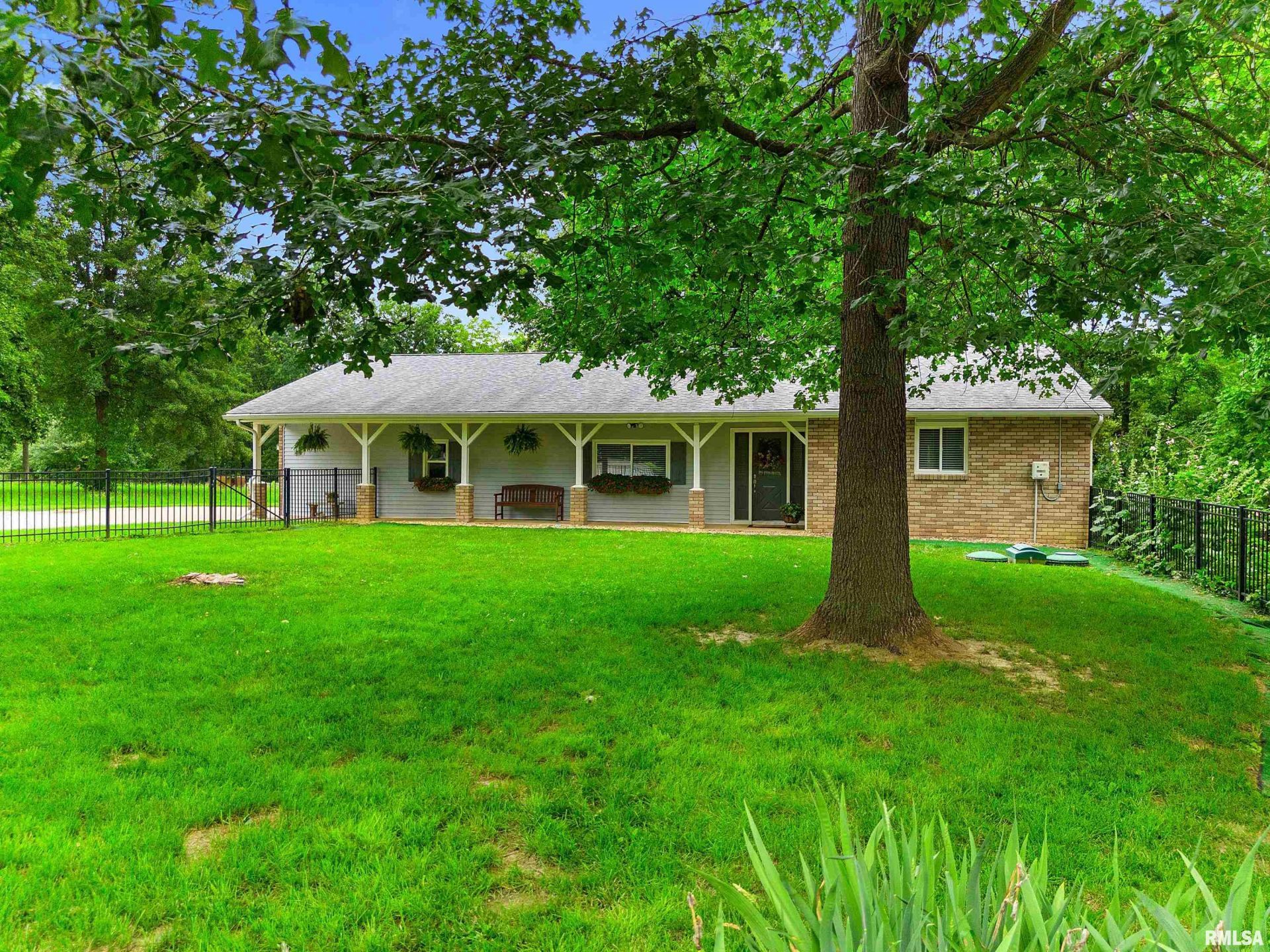 7010 Vista Corte Drive, Delavan, IL 61734 Main Photo