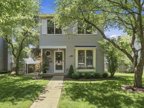 916 Britta Lane , Geneva, IL 60134