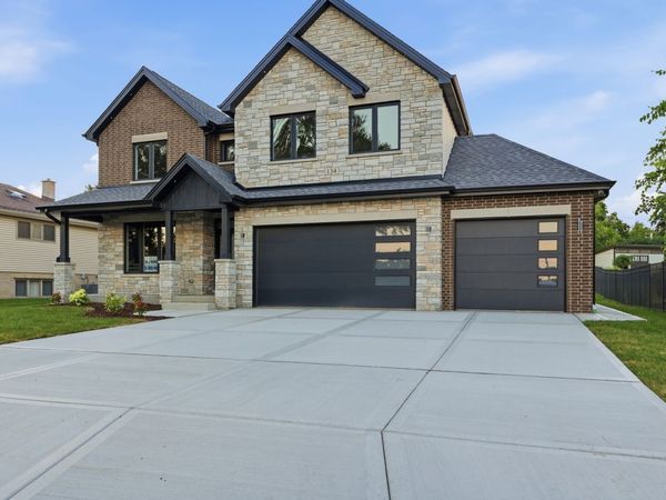 134 Holly Avenue, Darien, IL 60561