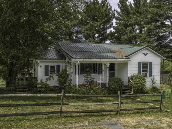 22 CONIFER LN, LEXINGTON, VA 24450