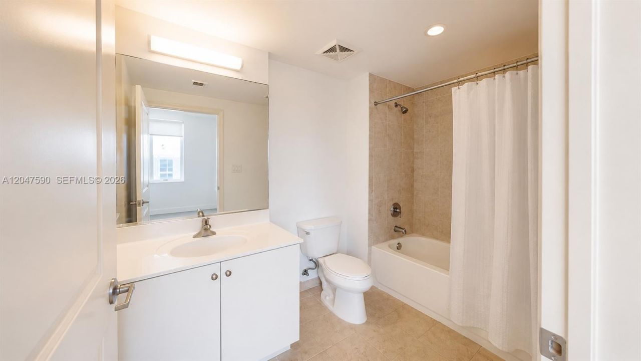 111 E Flagler St , Unit 810, Miami, FL 33131 Photo
