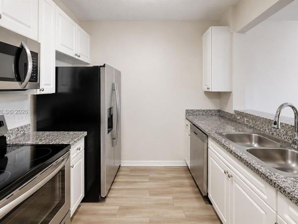 900 SW 8th St , Unit 1110, Miami, FL 33130
