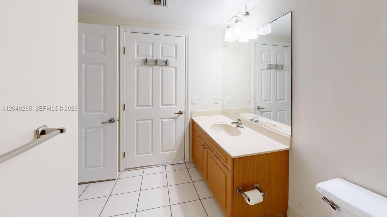 900 SW 8th St , Unit 1110, Miami, FL 33130 Photo