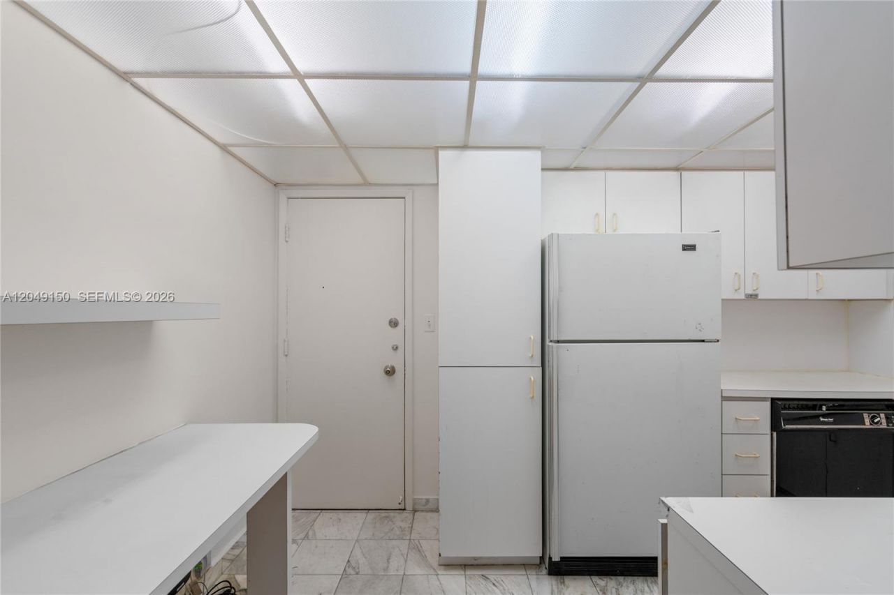 5005 Collins Ave , Unit 509, Miami Beach, FL 33140 Photo