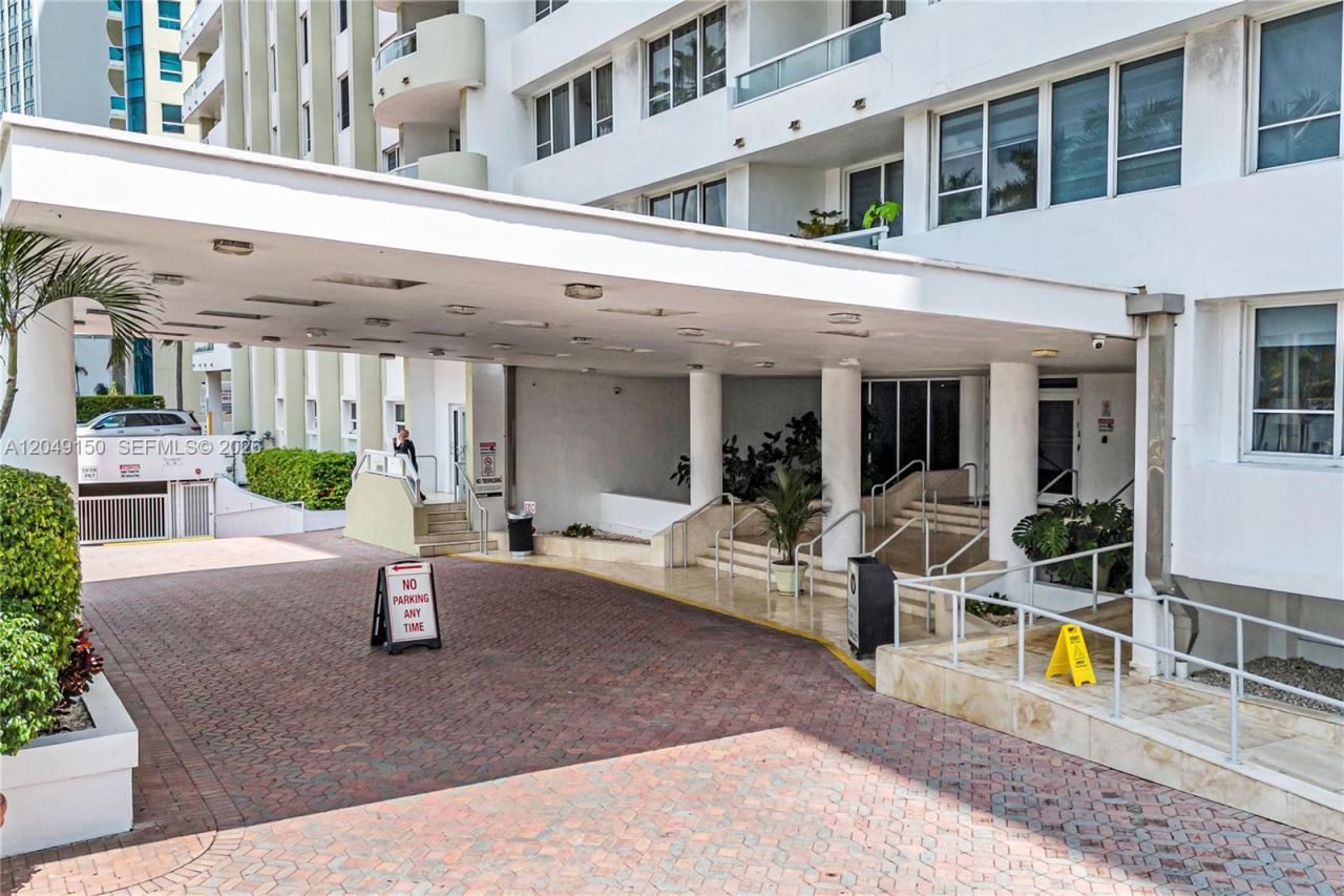 5005 Collins Ave , Unit 509, Miami Beach, FL 33140 Photo