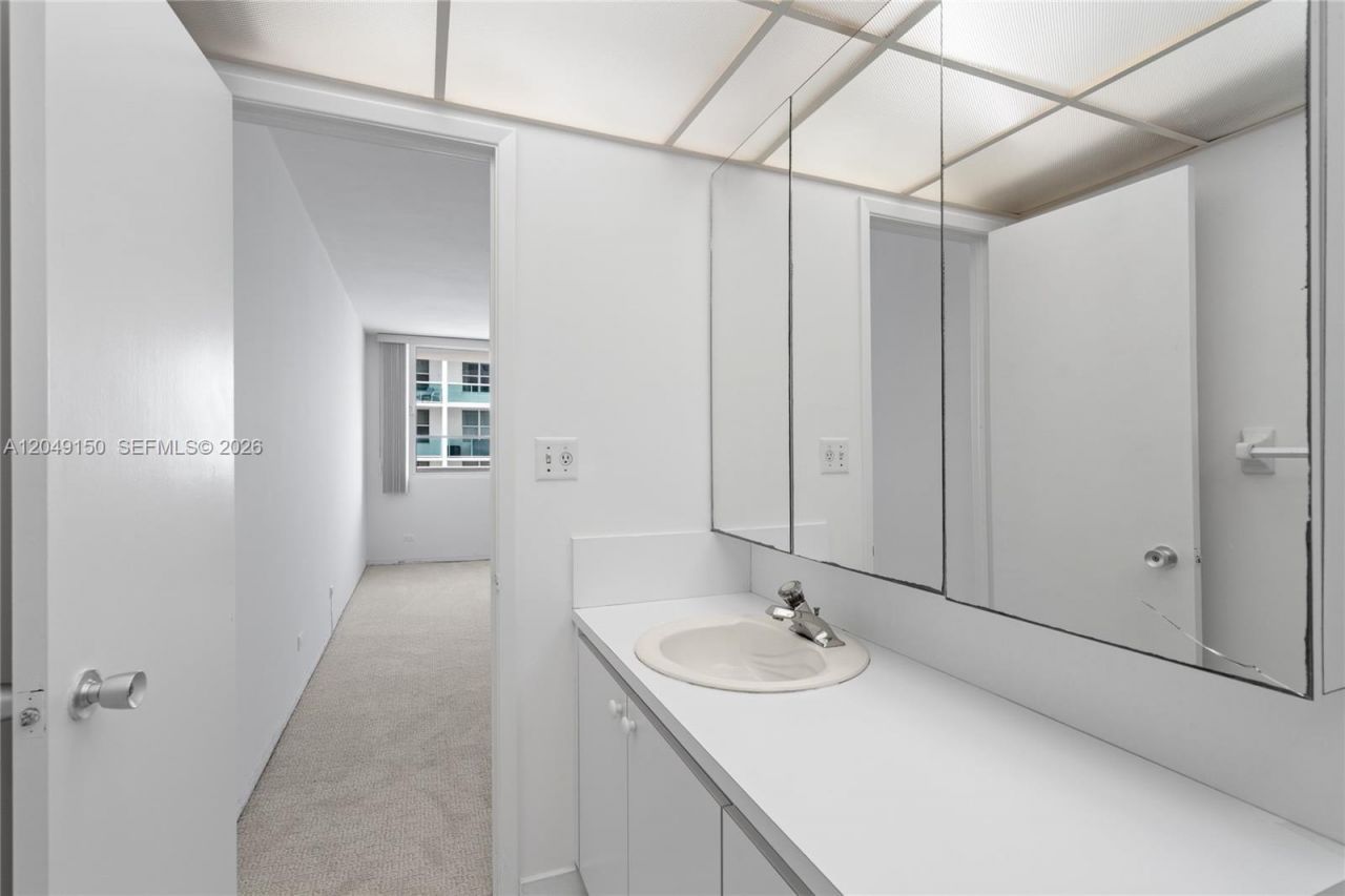 5005 Collins Ave , Unit 509, Miami Beach, FL 33140 Photo