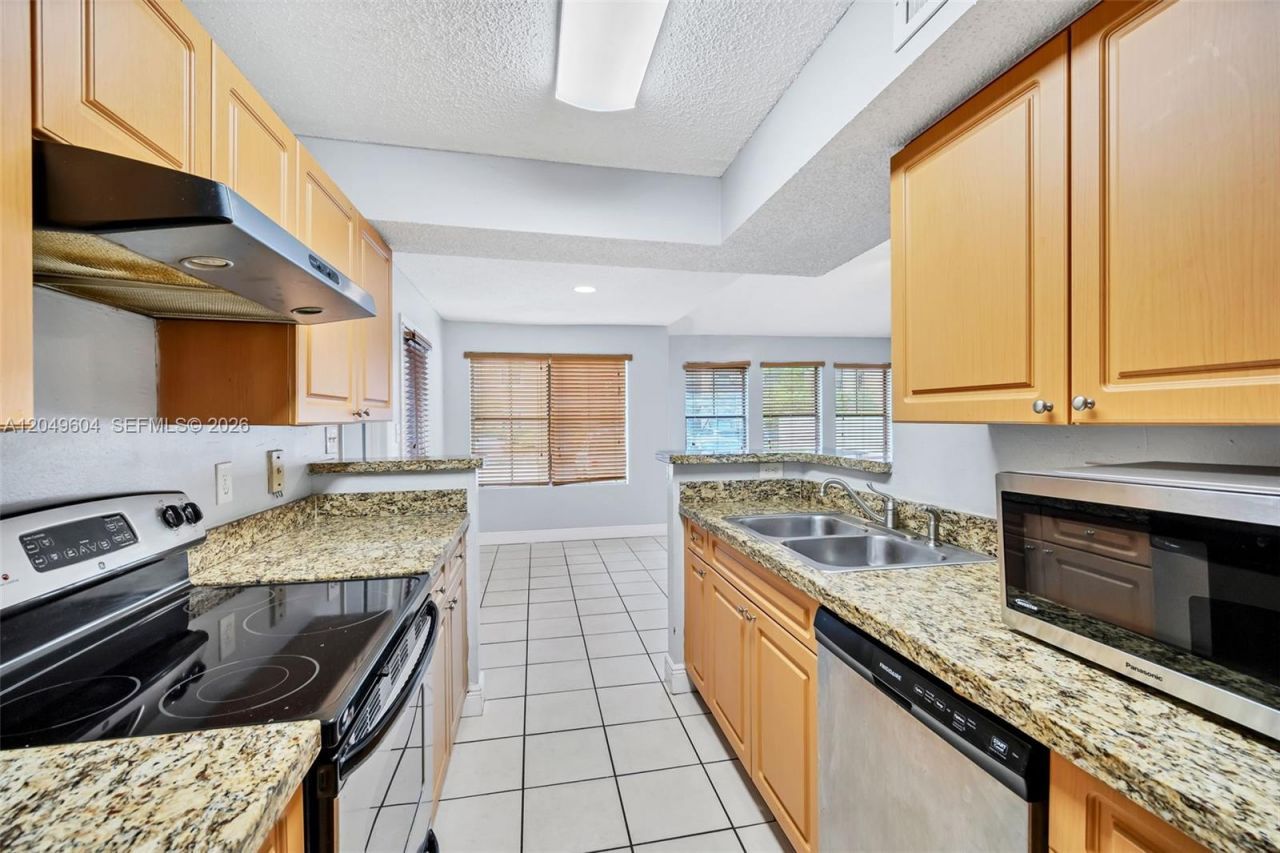 15560 SW 104th Ter , Unit 611, Miami, FL 33196 Photo