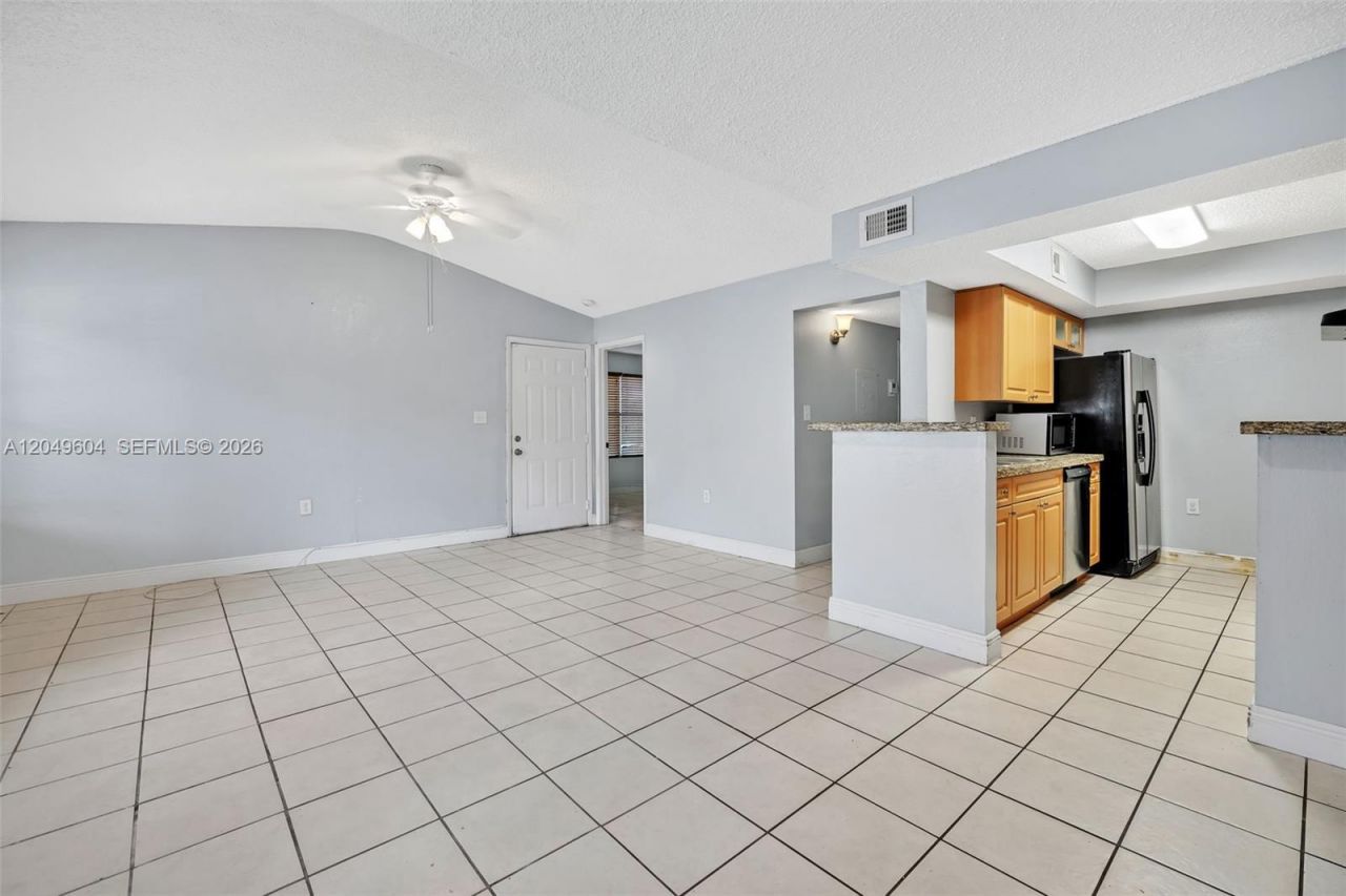 15560 SW 104th Ter, Unit 611, Miami, FL 33196 Photo