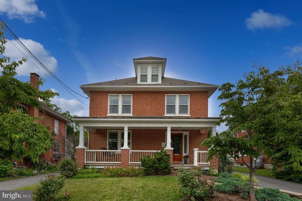 585 W MAIN STREET , NEW HOLLAND, PA 17557