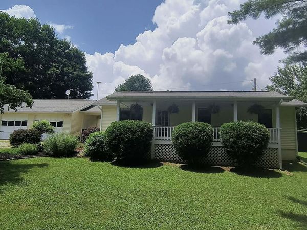 1000 E Highway 25-70 , Dandridge, TN 37725