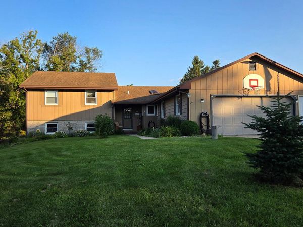 3377 N Hackbarth Rd, Janesville, WI 53548