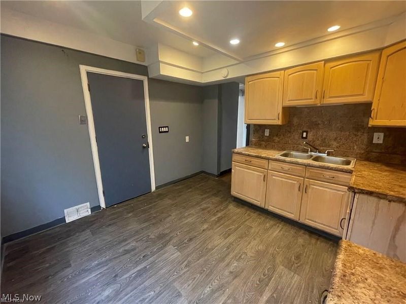 11903 Avon Avenue, Cleveland, OH 44105 Photo 13