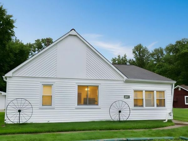 48677 Sugarbush Road, Chesterfield Twp, MI 48047