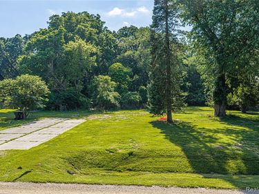 466 Driftwood Avenue, Rochester Hills, MI 48307