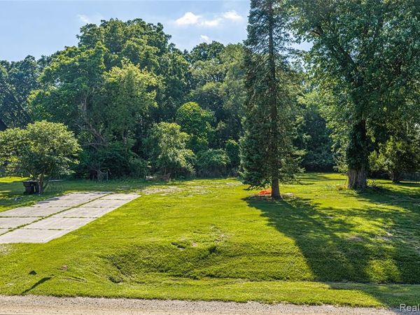466 Driftwood Avenue , Rochester Hills, MI 48307