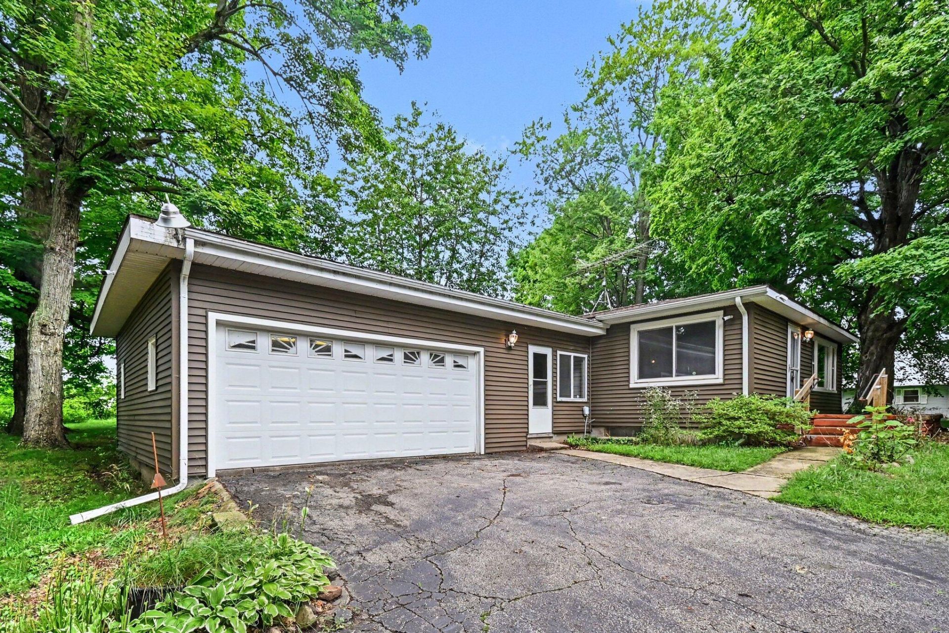 11908 N Meridian Road N, Pleasant Lake, MI 49272 Main Photo