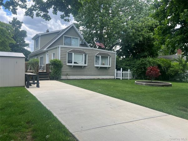 32 Coolidge Street , North Bellmore, NY 11710