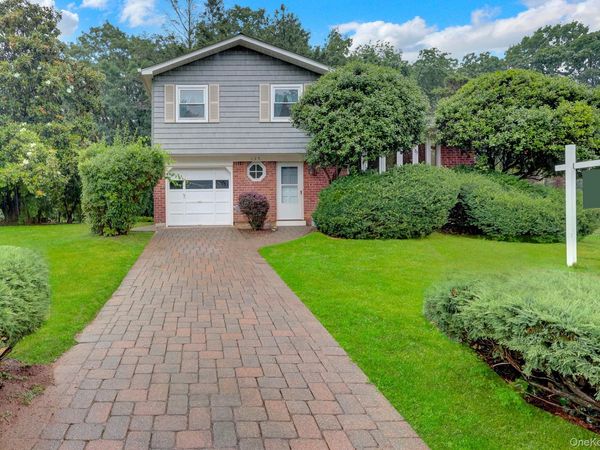 135 Atlantic Place , Hauppauge, NY 11788