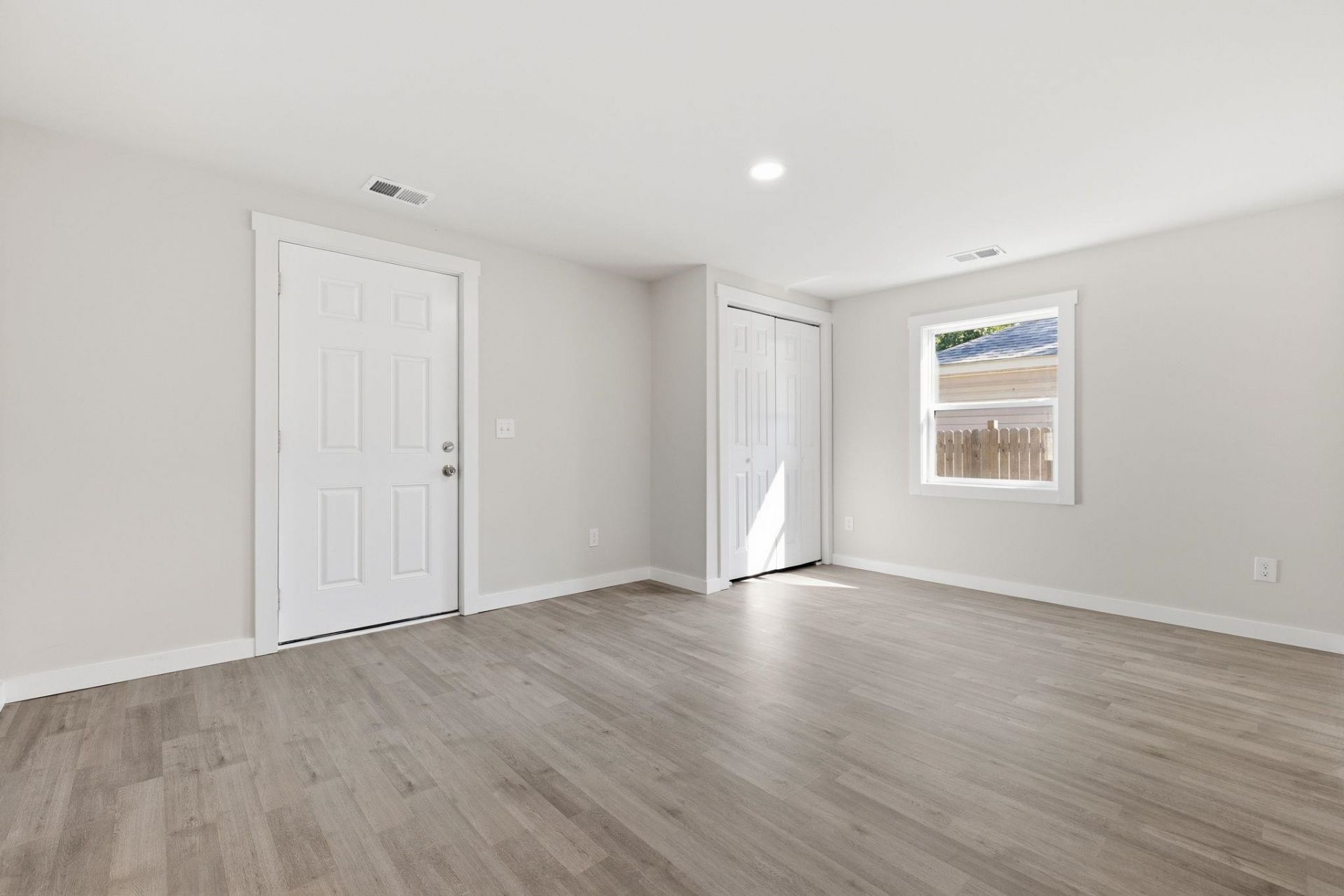 1744 John St.  Photo 19