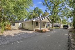 1744 John St.  photo 4