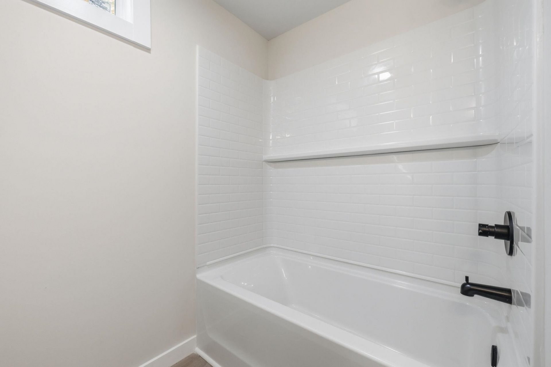 1744 John St.  Photo 25