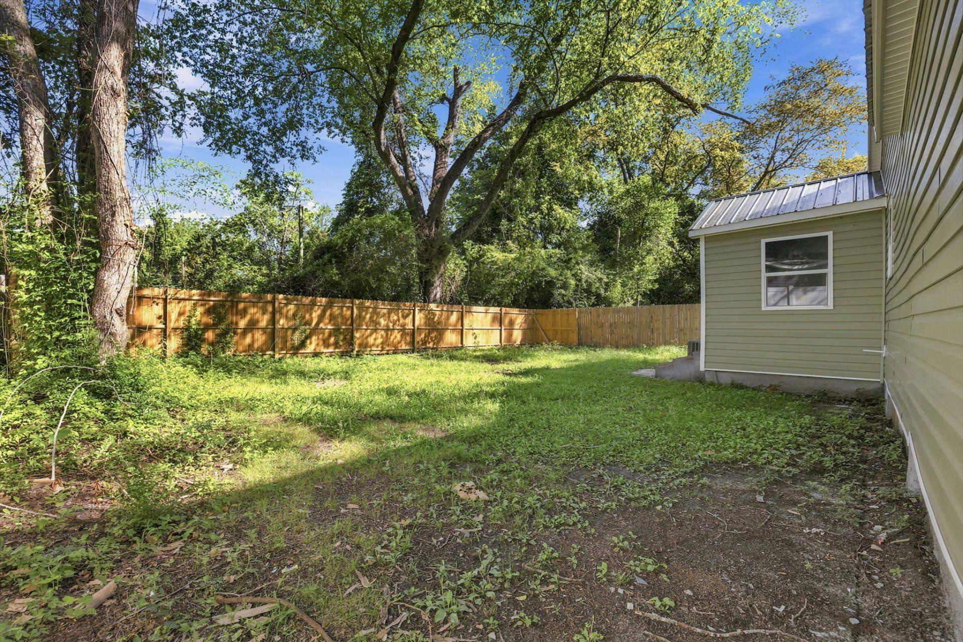1744 John St.  Photo 28