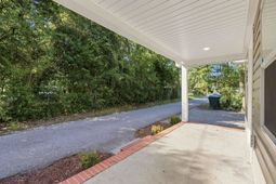 1744 John St.  photo 4