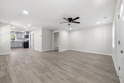 1744 John St.  photo 4