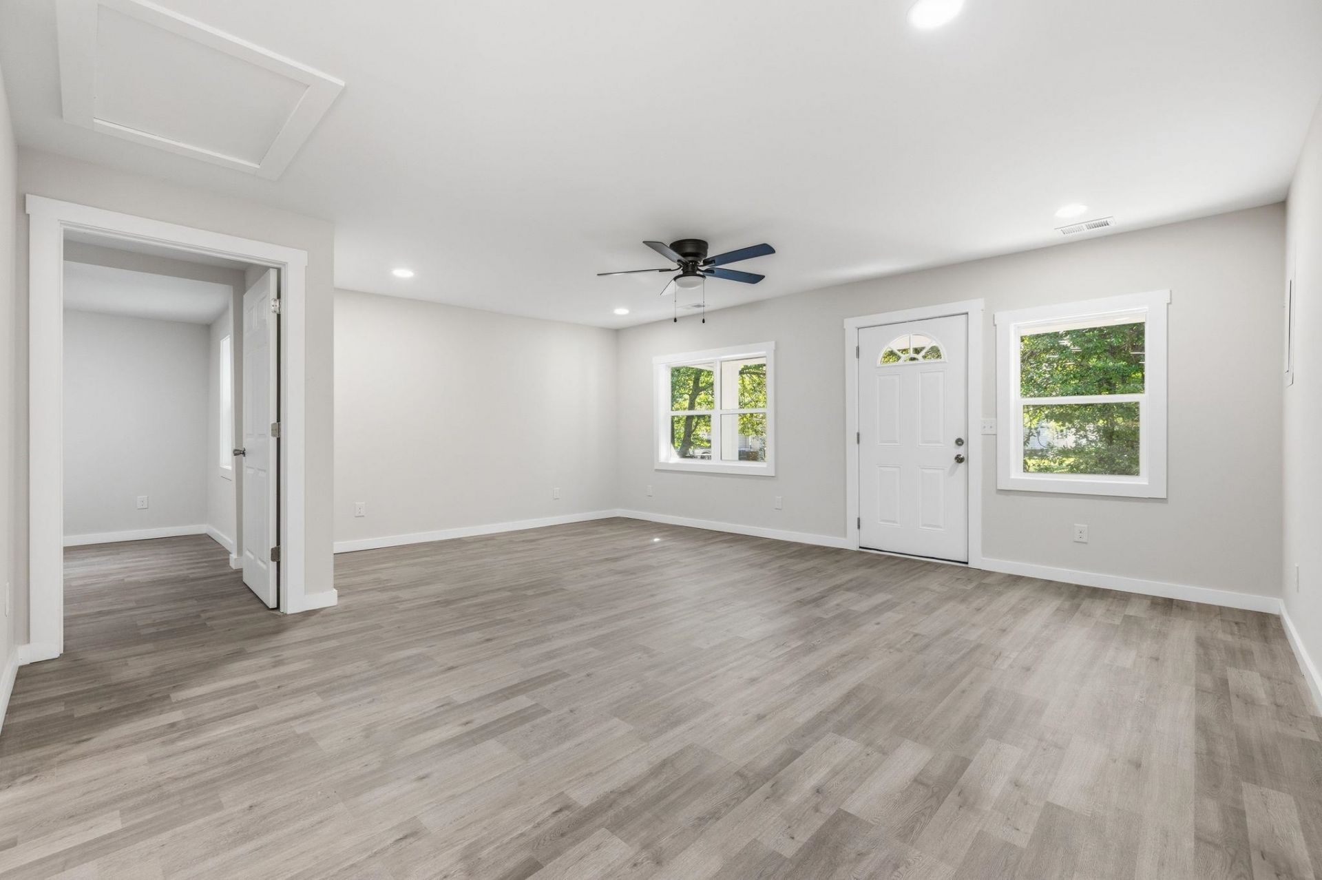 1744 John St.  Photo 8