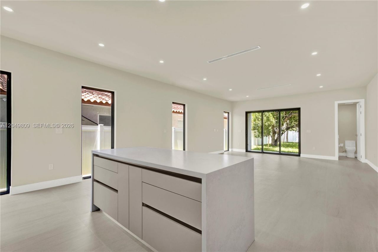 2889 SW 35 Ave , Unit 2887, Miami, FL 33133 Photo