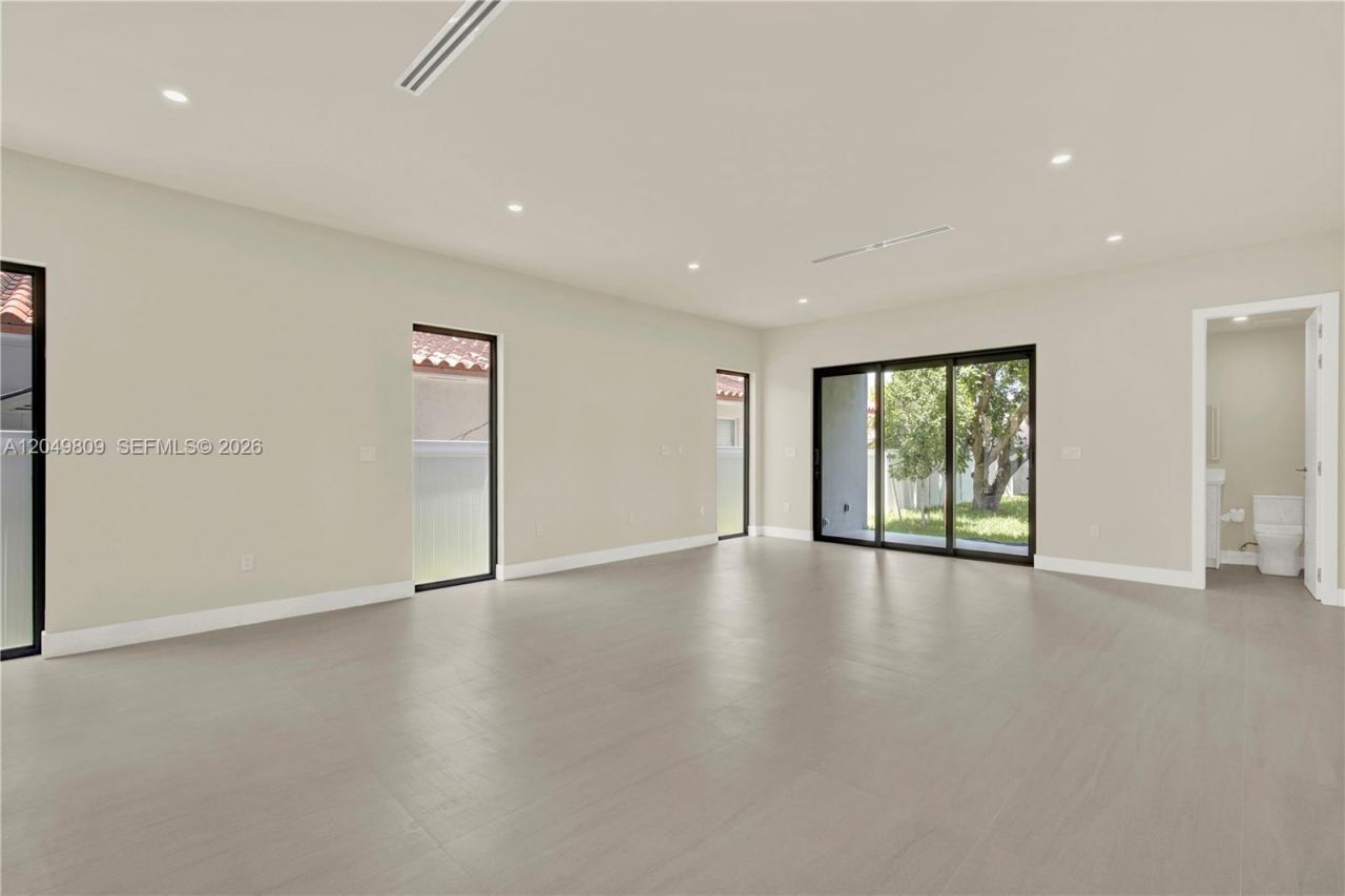 2889 SW 35 Ave , Unit 2887, Miami, FL 33133 Photo