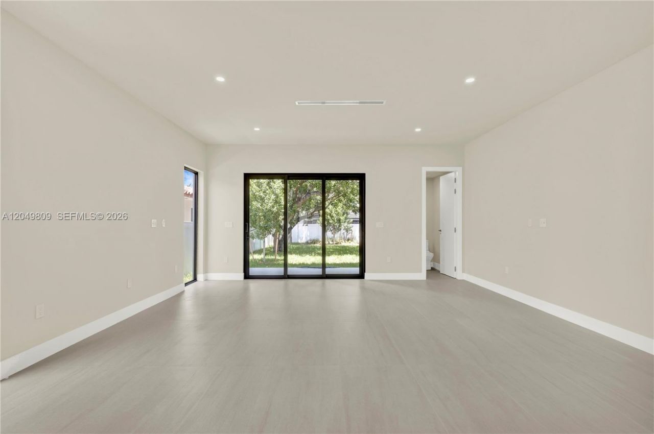 2889 SW 35 Ave , Unit 2887, Miami, FL 33133 Photo