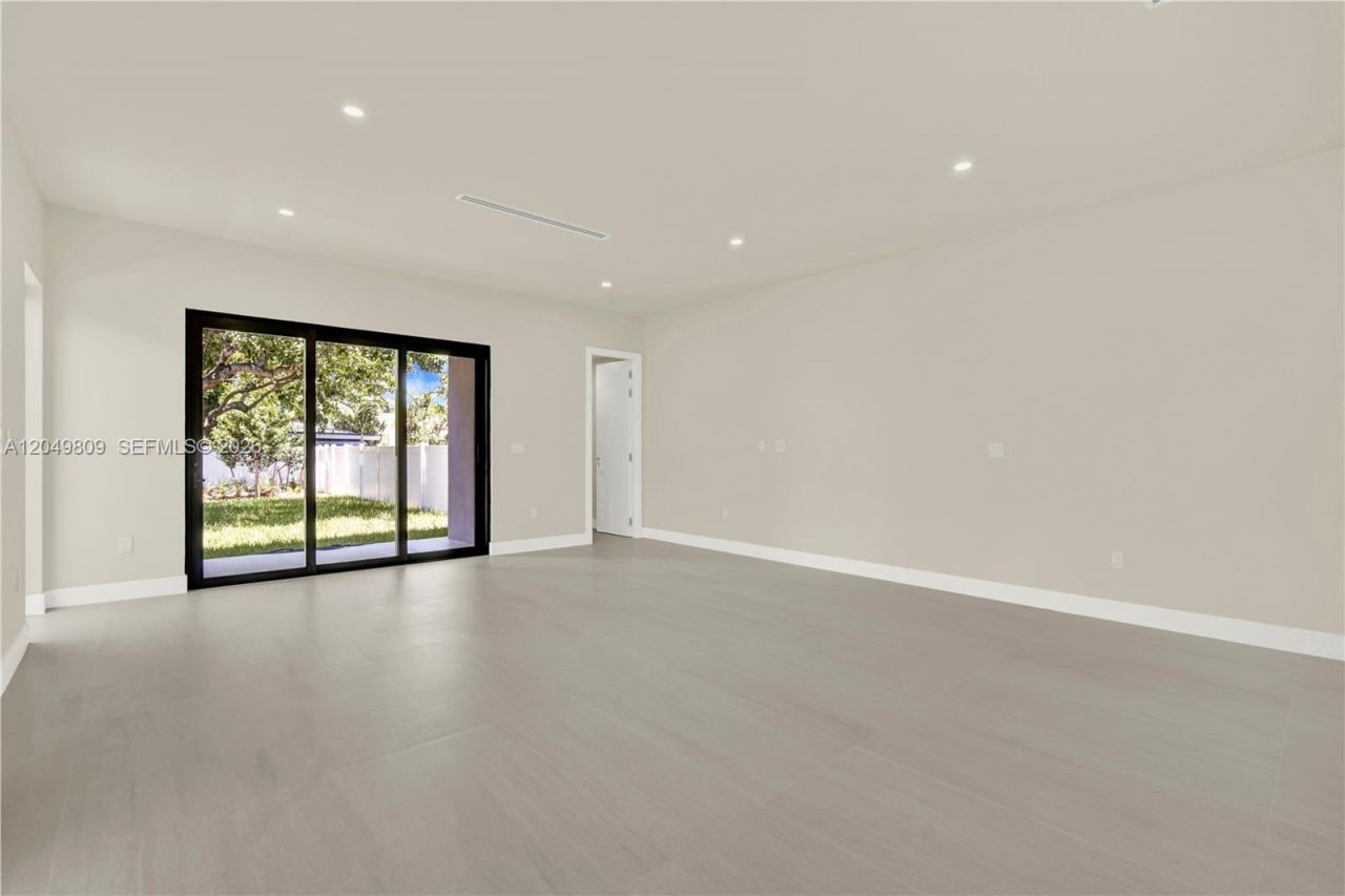 2889 SW 35 Ave , Unit 2887, Miami, FL 33133 Photo