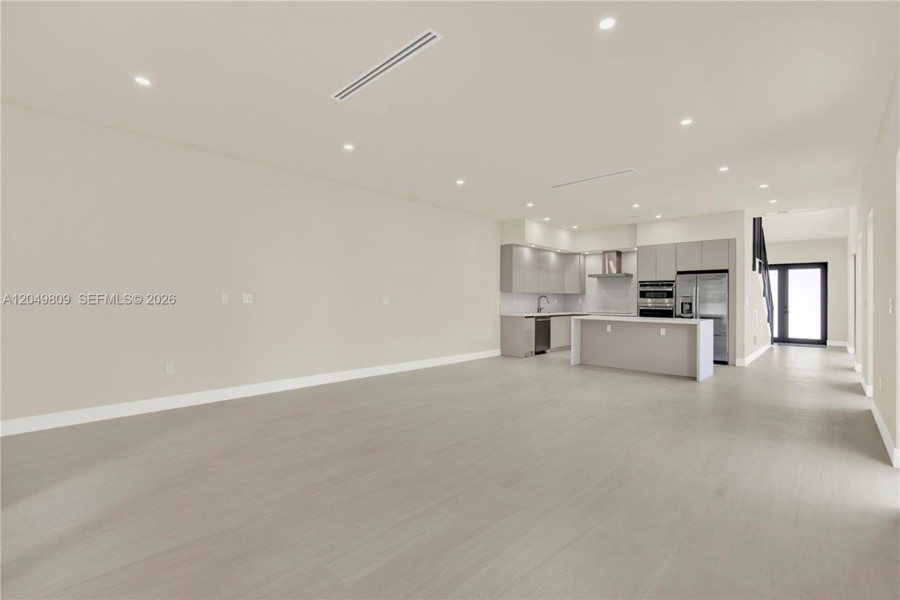 2889 SW 35 Ave , Unit 2887, Miami, FL 33133 Photo