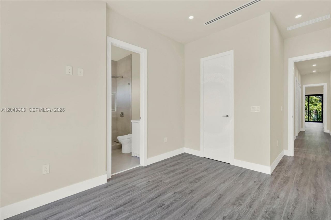 2889 SW 35 Ave , Unit 2887, Miami, FL 33133 Photo