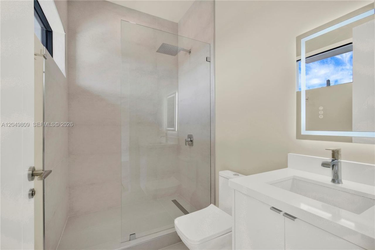 2889 SW 35 Ave , Unit 2887, Miami, FL 33133 Photo