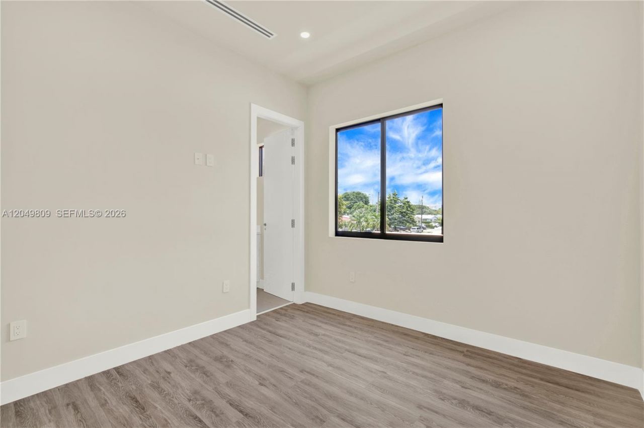 2889 SW 35 Ave , Unit 2887, Miami, FL 33133 Photo