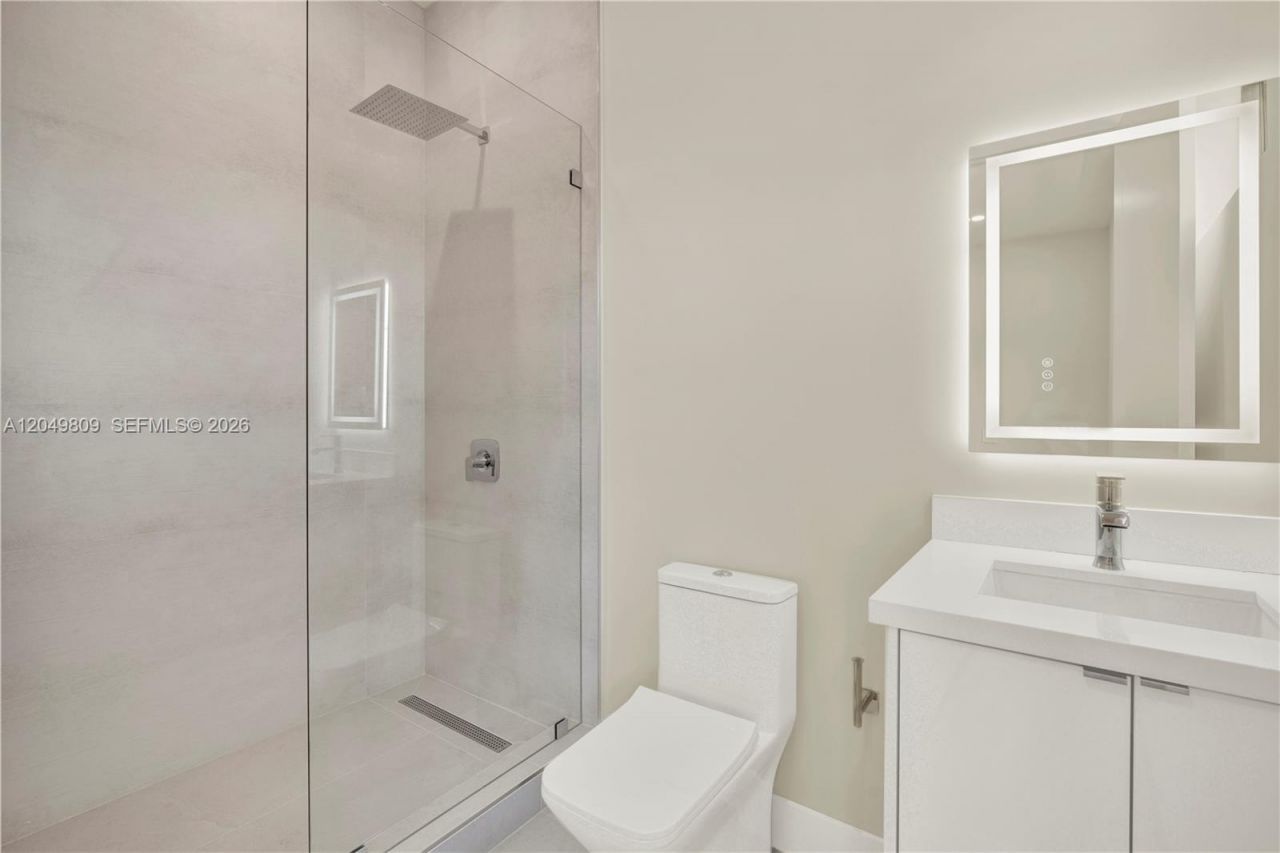 2889 SW 35 Ave , Unit 2887, Miami, FL 33133 Photo