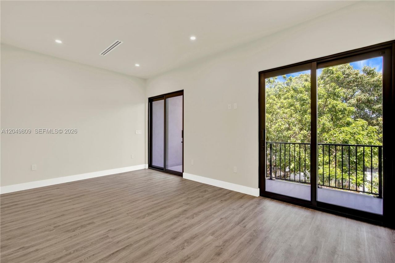 2889 SW 35 Ave , Unit 2887, Miami, FL 33133 Photo