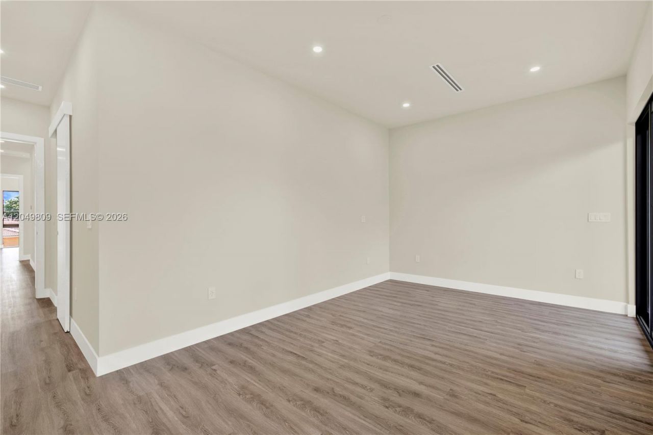 2889 SW 35 Ave , Unit 2887, Miami, FL 33133 Photo