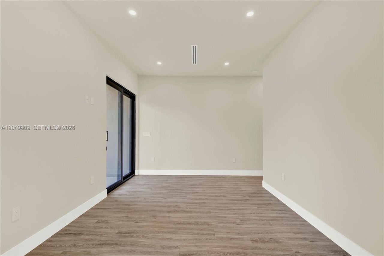 2889 SW 35 Ave , Unit 2887, Miami, FL 33133 Photo