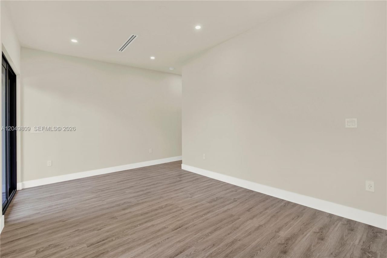 2889 SW 35 Ave , Unit 2887, Miami, FL 33133 Photo