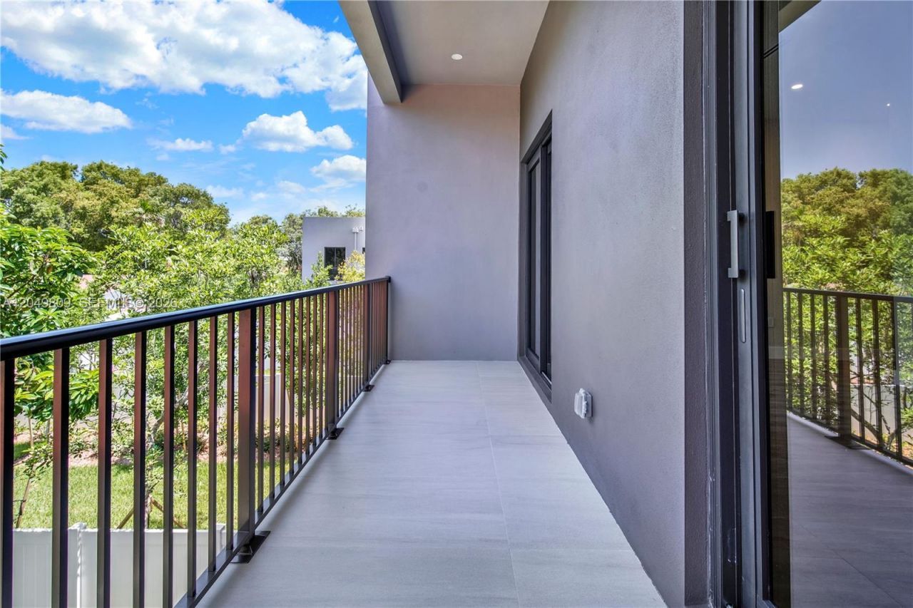 2889 SW 35 Ave , Unit 2887, Miami, FL 33133 Photo