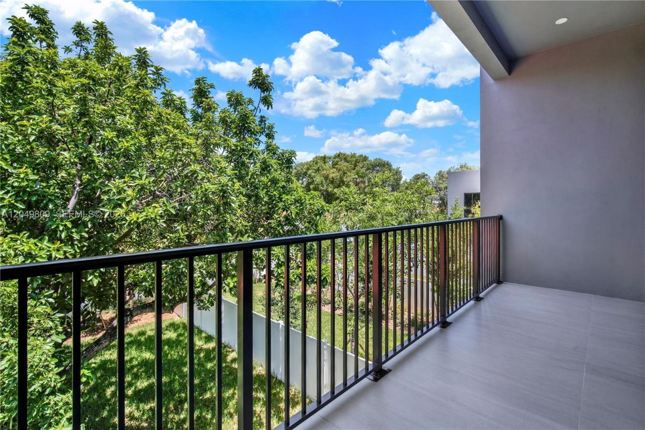 2889 SW 35 Ave , Unit 2887, Miami, FL 33133 Photo