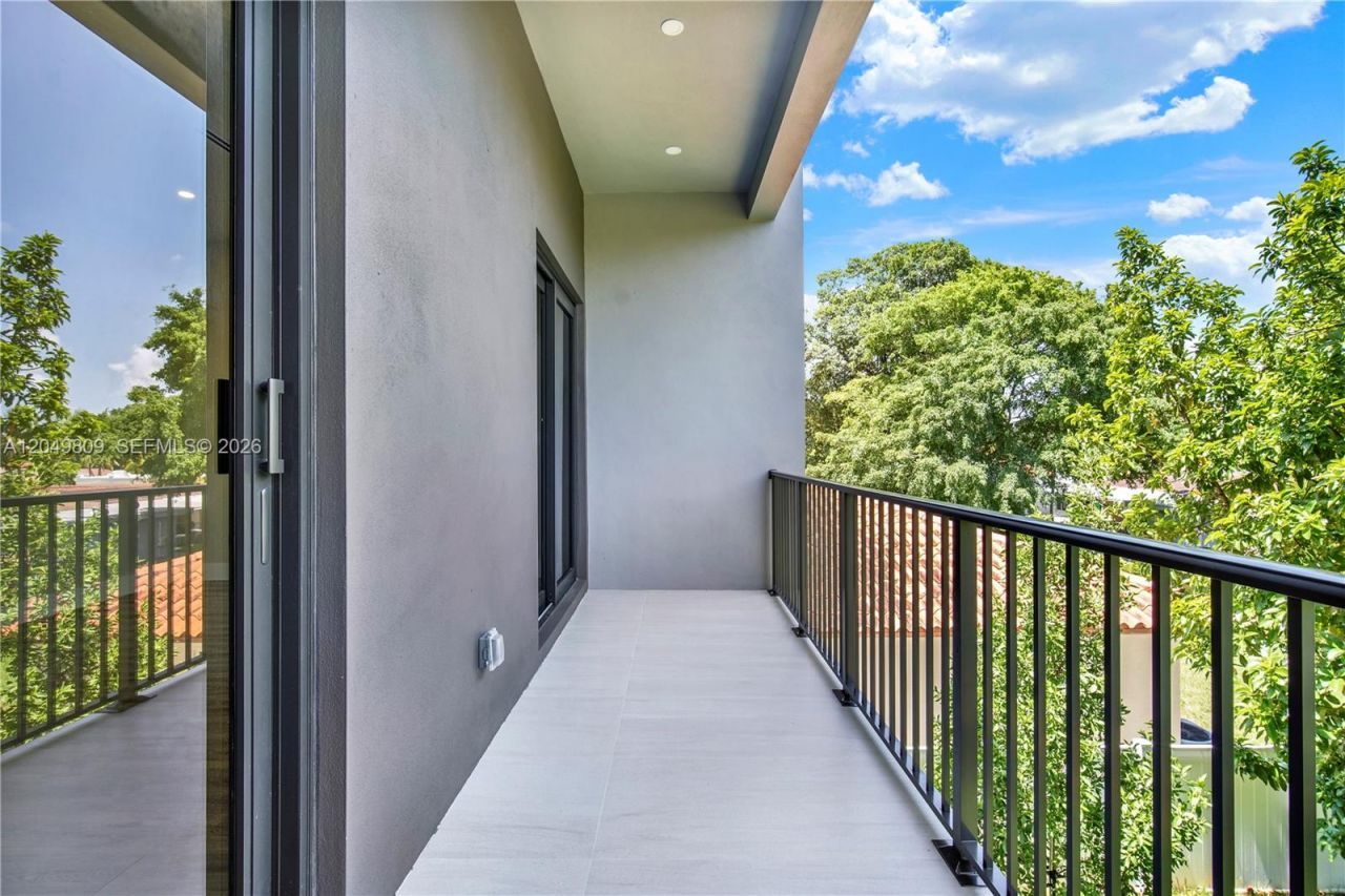 2889 SW 35 Ave , Unit 2887, Miami, FL 33133 Photo